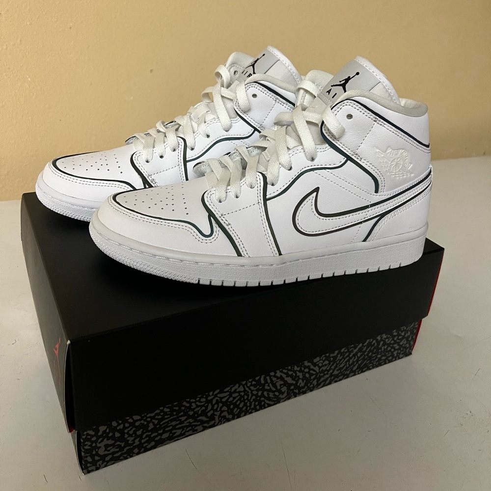 Air Jordan 1 Mid SE